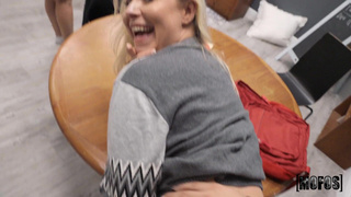 Если сильно хочется, то почему бы и нет! Публичный секс в общаге на глазах у одногруппников!