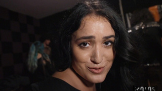 Участница рок-группы публично ебется с бас гитаристом во время репетиции