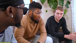 За деньги молодая жена согласилась на двойное проникновение с неграми на глазах у куколда